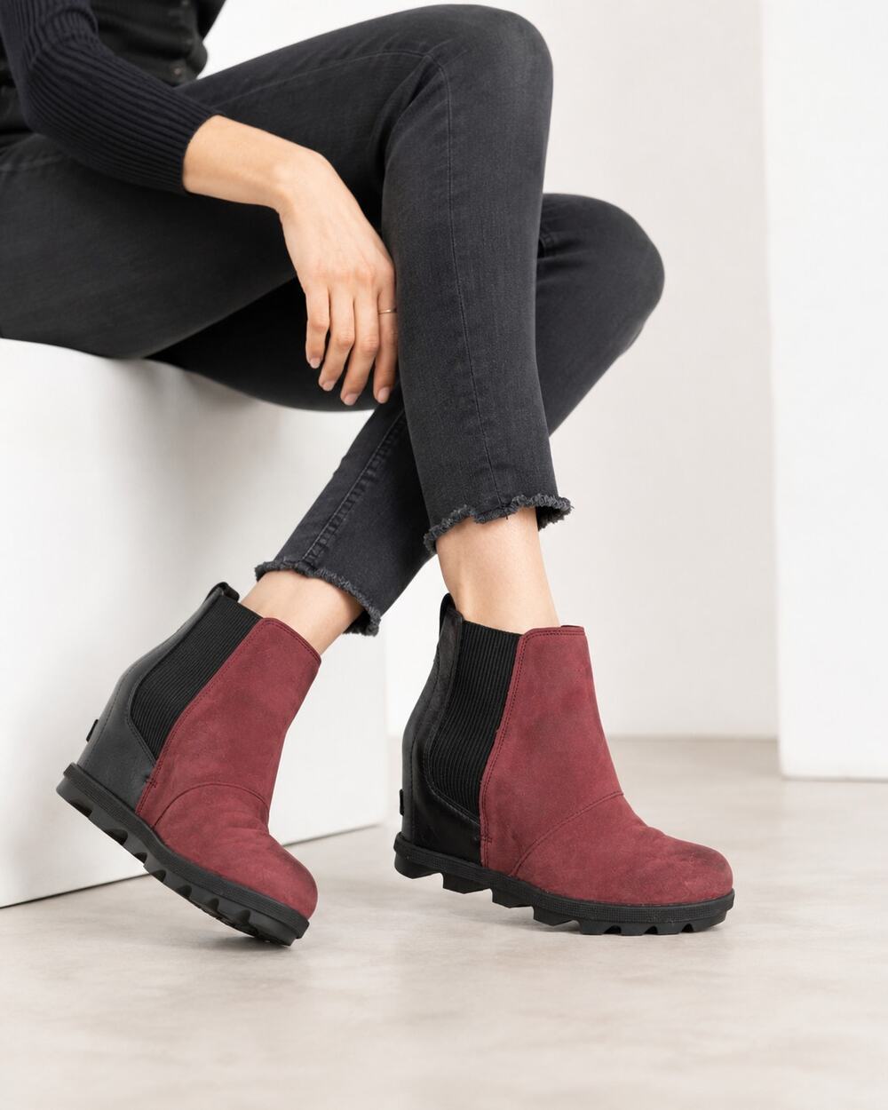 SOREL Leather Wedge Bootie Women 7.5 Red Black Hidden Heeled Joan of Arctic Boot